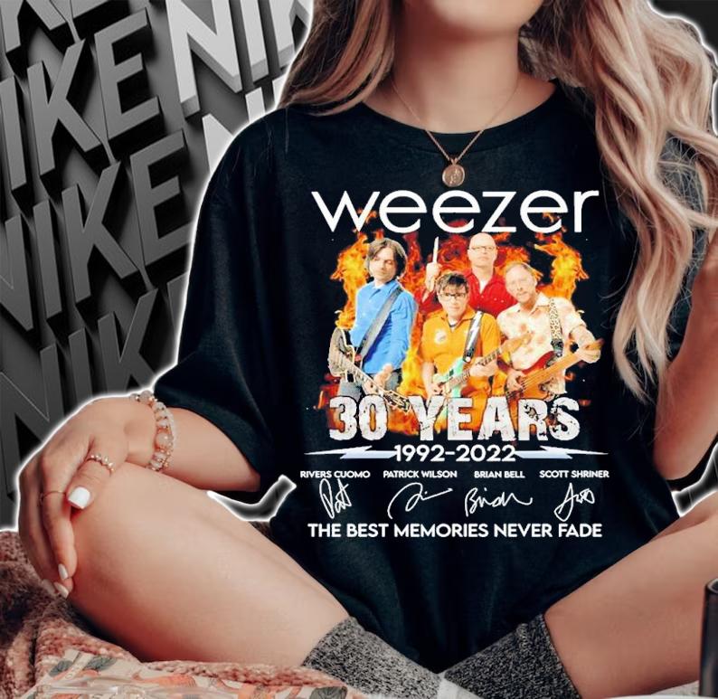 Weezer 30 years 1992 2022 the best memoreis never fade shirt t-shirt
