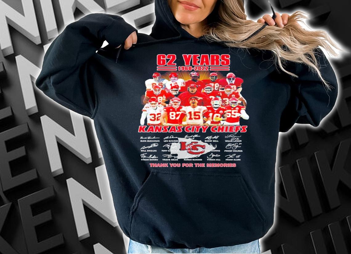 62 Years 1960-2022 Kansas City Chiefs Signatures Thank You For The Memories Shirt t-shirt hoodie