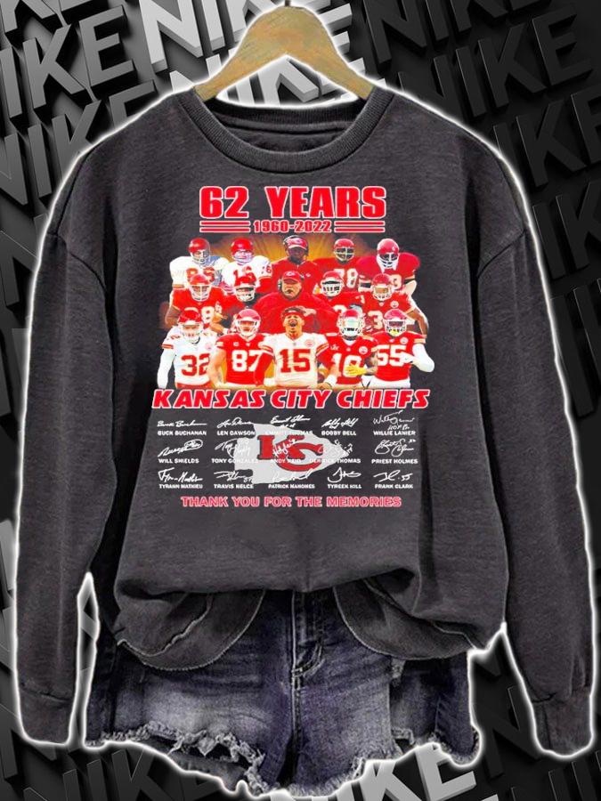 62 Years 1960-2022 Kansas City Chiefs Signatures Thank You For The Memories Shirt t-shirt sweatshirt