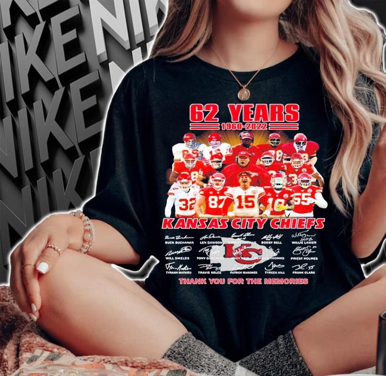 62 Years 1960-2022 Kansas City Chiefs Signatures Thank You For The Memories Shirt t-shirt woman shirt